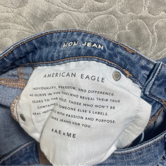 American Eagle Mom Jeans Women’s Size 4 Blue Distressed - Picture 6 of 8